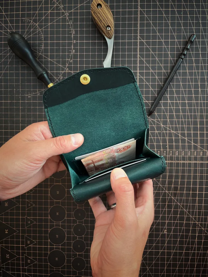 Pattern of a mini women's wallet - Pattern of a leather wallet - Download PDF & video TUTORIAL. Punch pitch 5 mm.