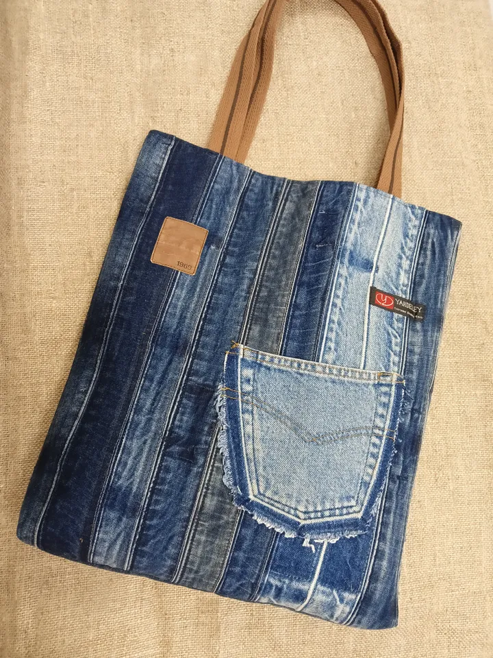 Large denim shopper, shopping bag, city bag, made from recycled jeans, with comfortable handles 60 cm long. Comfortable to wear on the shoulder. Bag with lining made of black synthetic fabric, 2 pockets and strong handles made of 2-color straps. The front