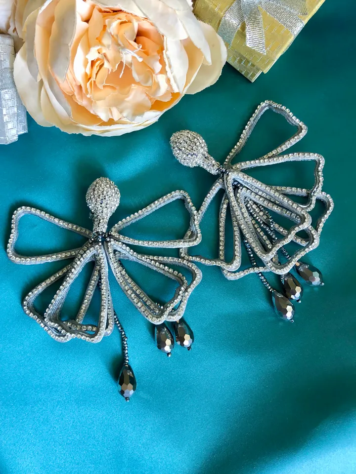 Impatiens Crystal Flower Drop Earrings clip-on