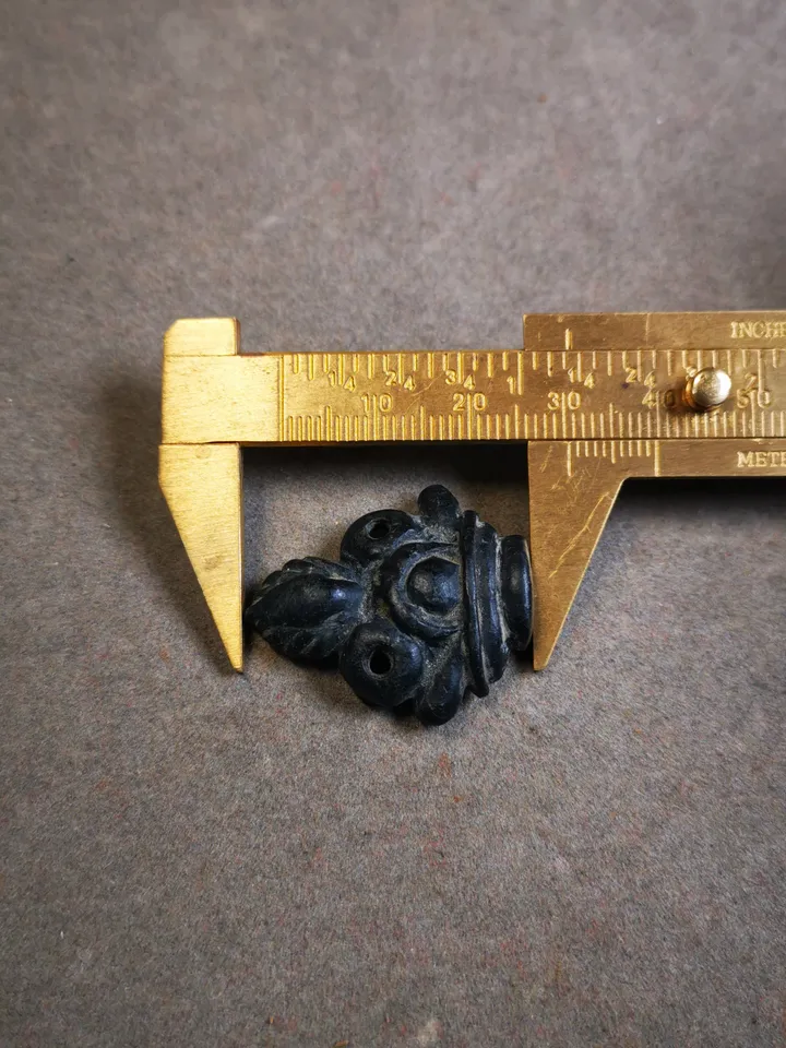 Gandhanra Hand Carved Tibetan Buddhist Amulet Pendant,Mani Jewel/Wish-Fulfilling Cintamani Badge, Nubro,made of Obsidian
