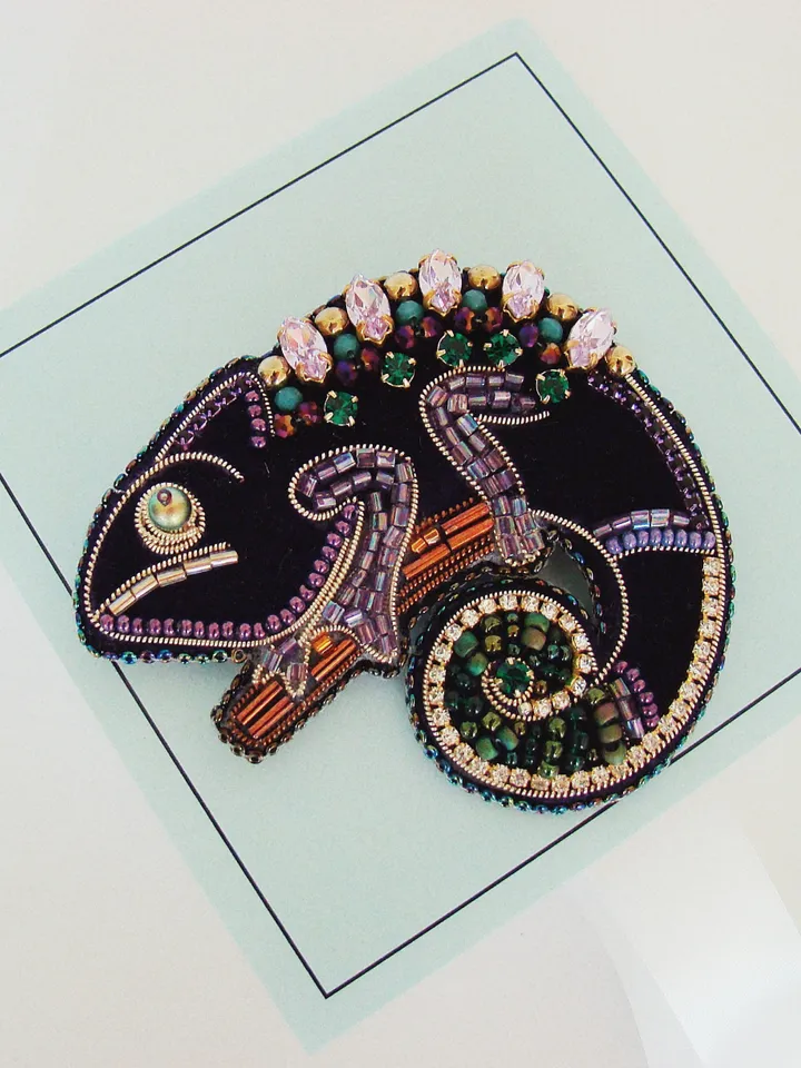 Brooch Chameleon, beaded brooch, embroidered brooch, handmade design, custom brooch, cute brooch