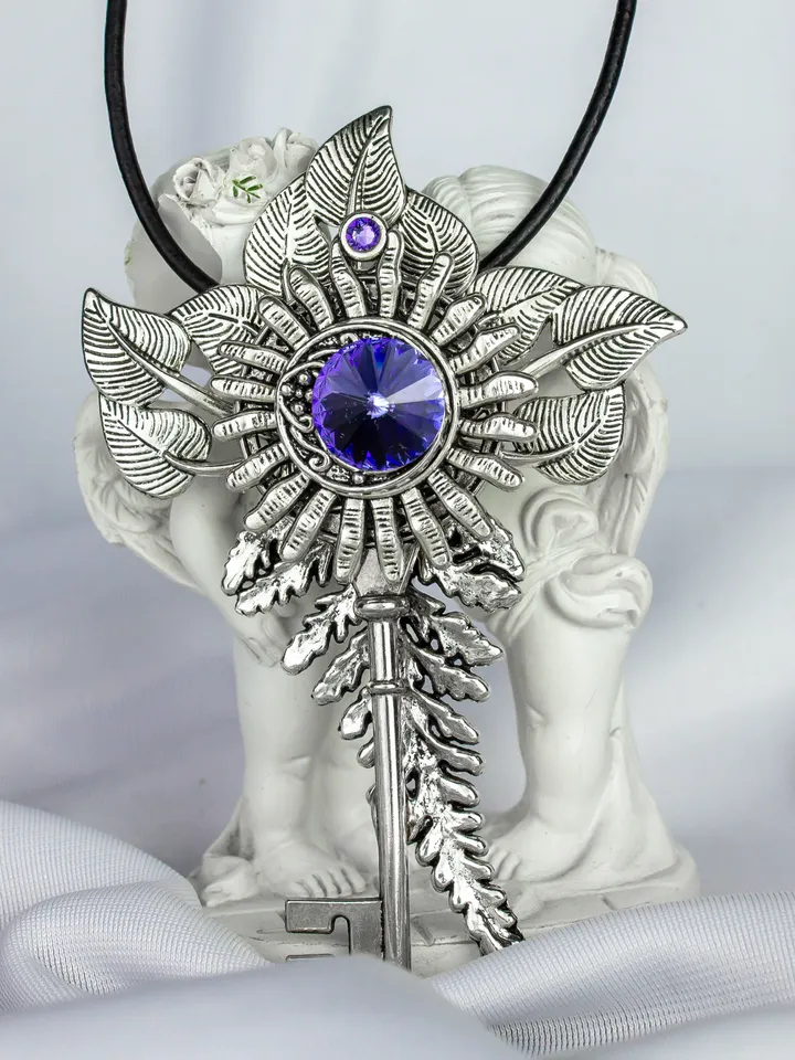 Handmade Key Pendant with Swarovski Crystals – Unique Leaf & Sunflower Design Necklace