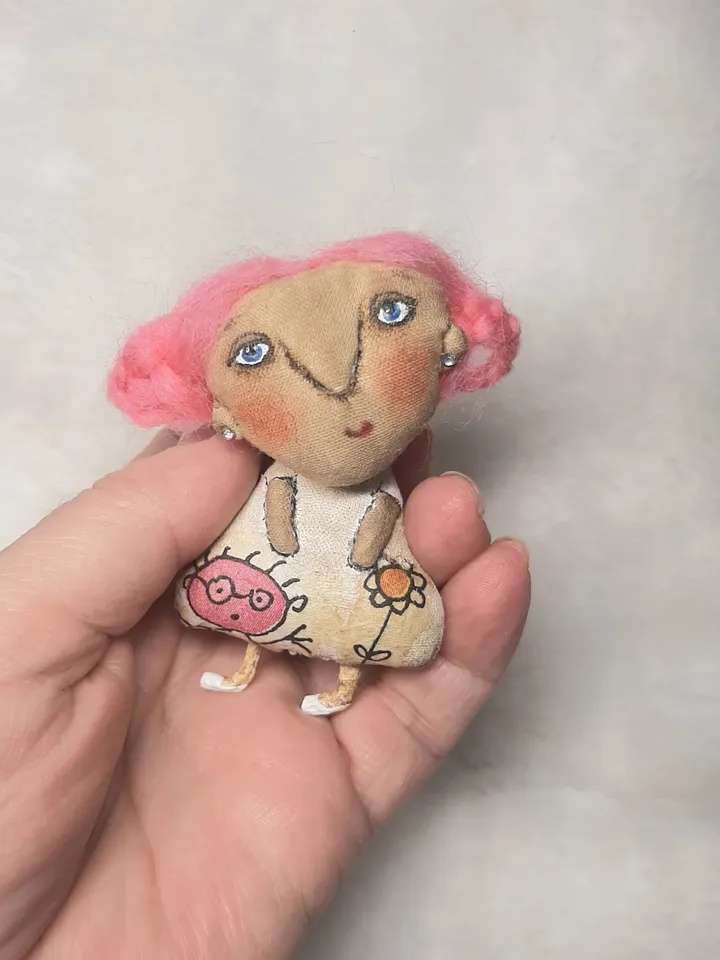 Textile brooch