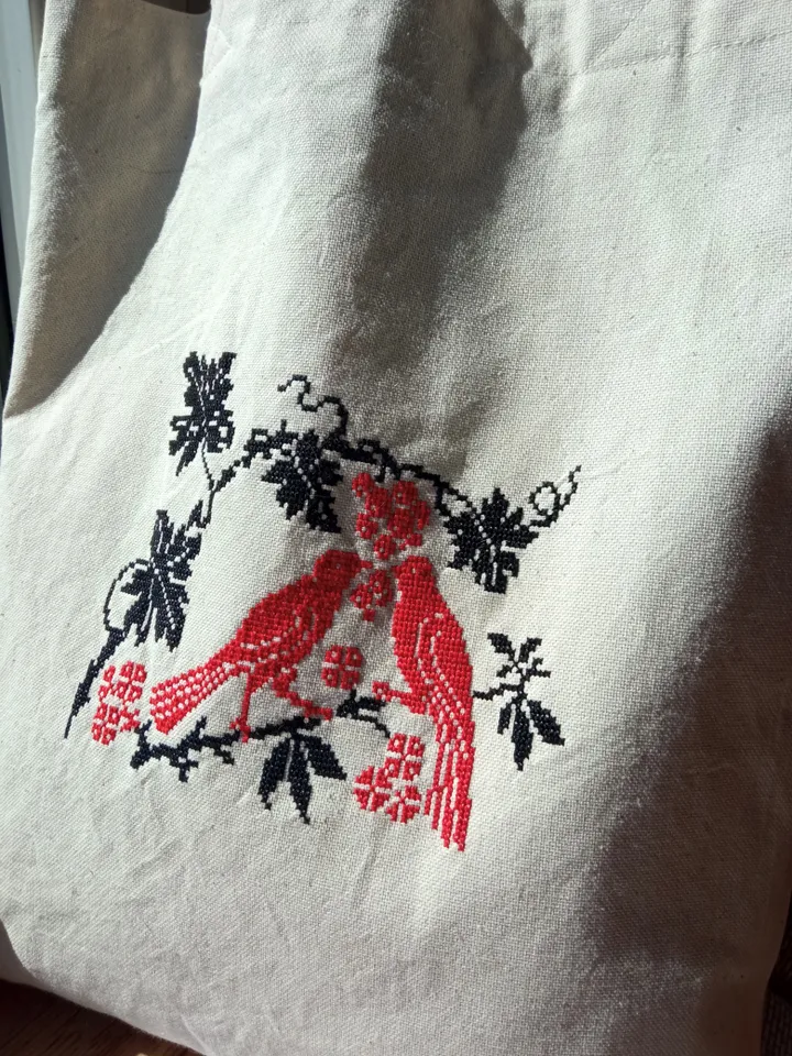 Tote Bag Birds and Berries — Hand Embroidered in Traditional Style