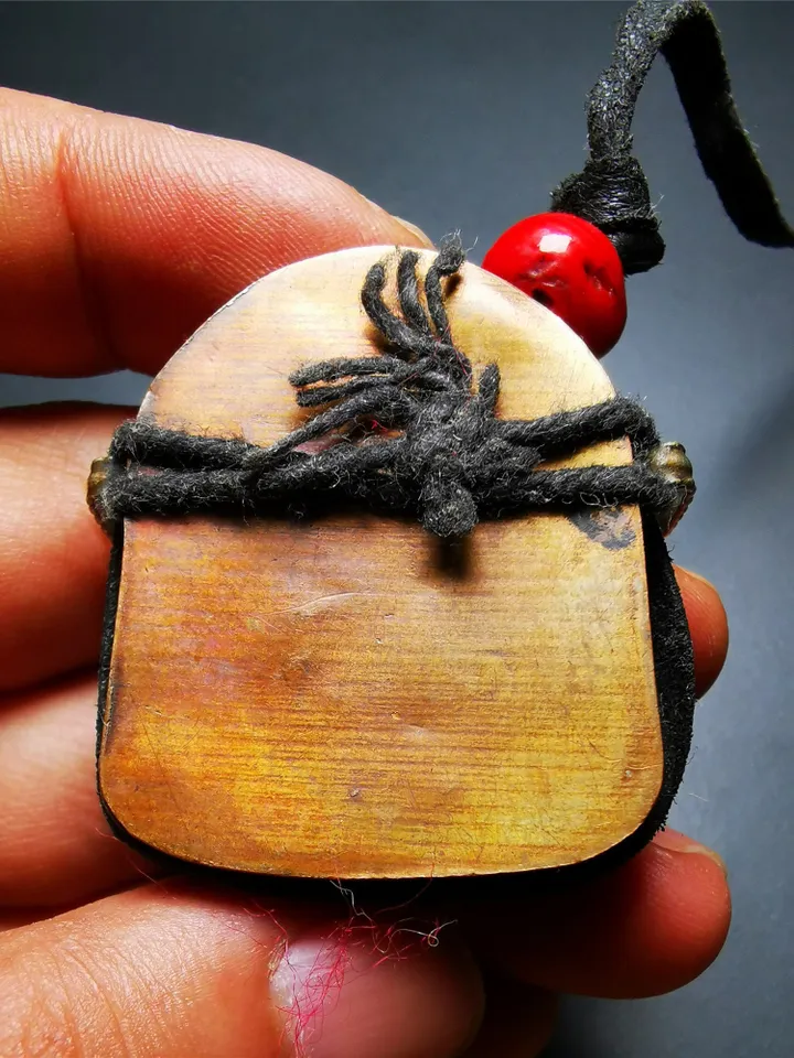 Gandhanra Antique Handmade Gau Ghau Shrine, Tibetan Letter Hum,Mini Tibetan Buddhist Altar Amulet Pendant,80 years old