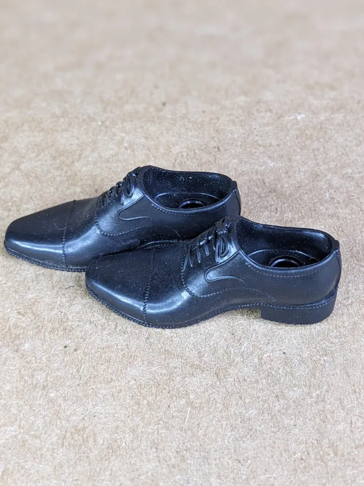 Classic black solid shoes with a connector system for 1/6 scale male action figure dolls