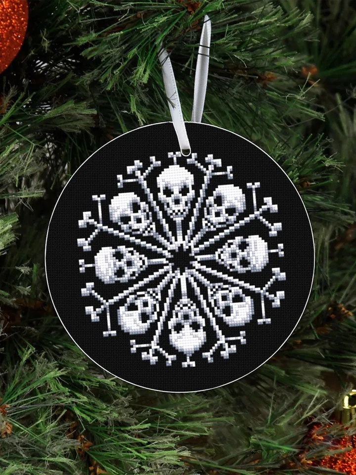 Skull snowflake cross stitch pattern download PDF Gothic Christmas cross stitch Small spooky embroidery, Gothic decor, Beginner stitch #N53