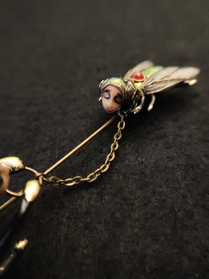 Spider and Fly, Piece with chain, Spider brooch, Hunter and prey