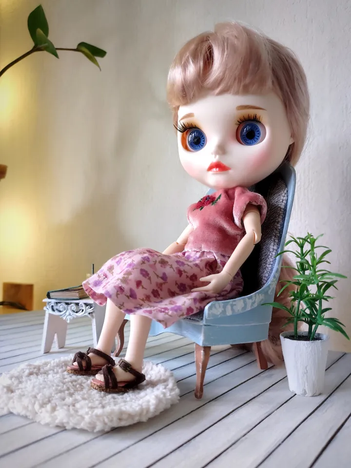 Dollhouse Furniture Set with Shabby Armchair for Dolls scale 1/6
