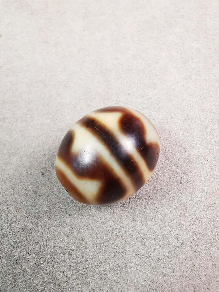 Gandhanra Tibetan Round Tiger Tooth Dzi Bead(Darrow or Taklok Dzi),Tibetan Chung,Wealth Amulet,Small Size 20*17 mm