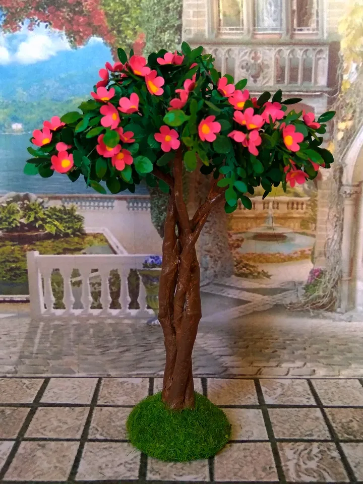 Miniature tree for your doll garden or yard.1:12 scale.