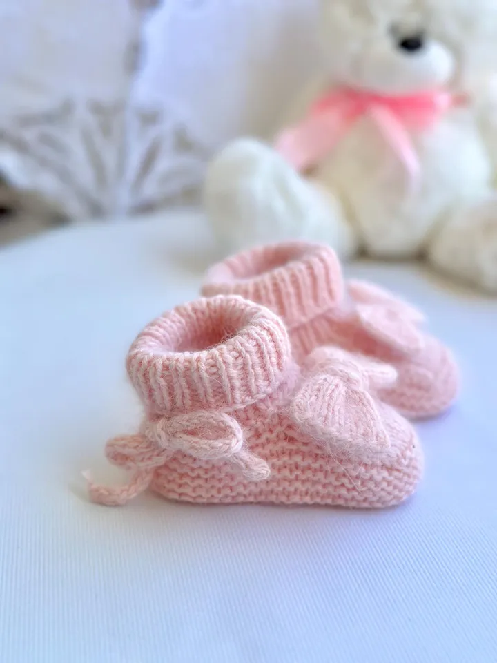 PDF Baby Botties with Bows Knitting Pattern – Comfort for Your Newborn Tiny Feet with video ENG