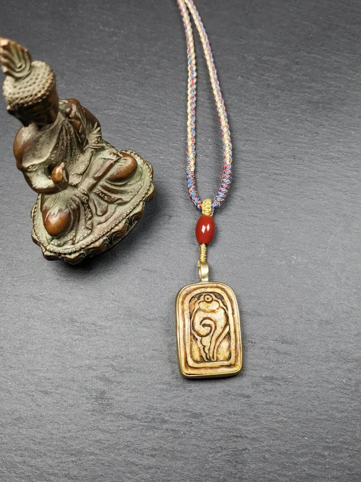 Gandhanra Old Tibetan Buddhism Kapala Amulet,Conch Shell Shankha Pendant ,46mm × 25mm