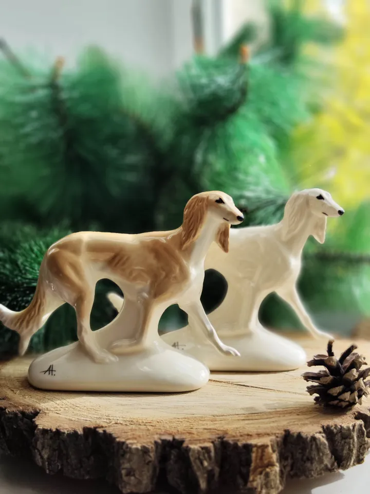Figurine saluki dog