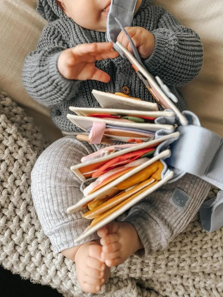 Quiet Busy Book for Babies 6-9-12 months, Soft Felt Book for 1st Year, Perfect for Developing Fine Motor Skills, Christmas baby Gift