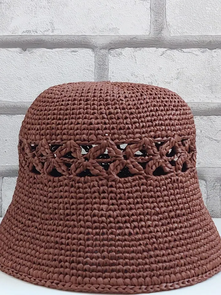 Roomy straw handbag and hat Lady's beach duo Shoulder bag and cap