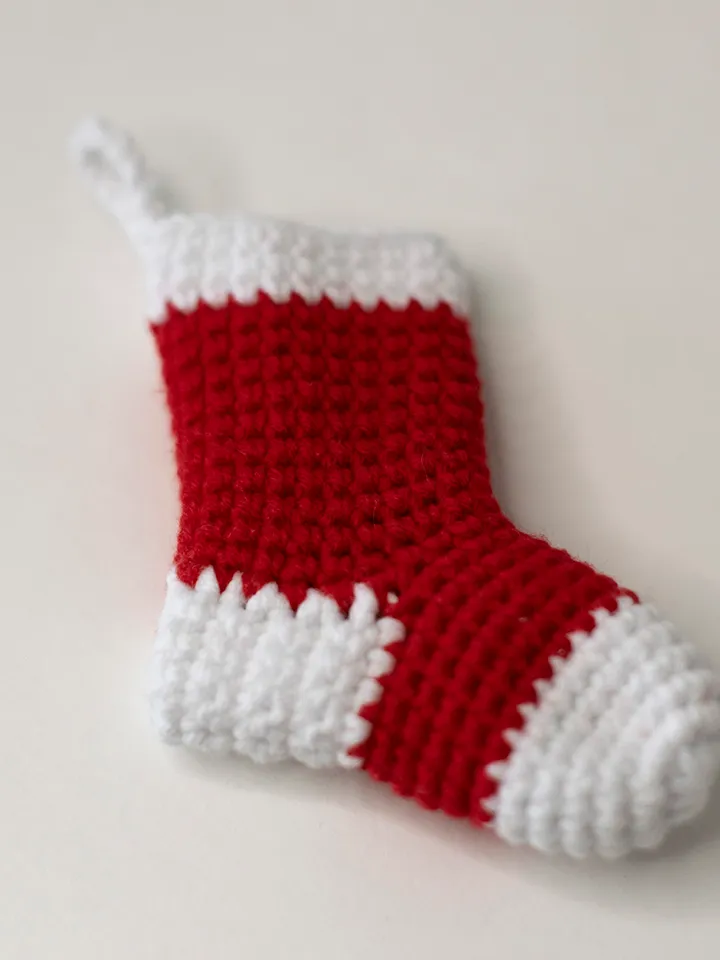 Crochet Christmas wreath car accessory for women, rear view mirror charm, car pendant, cute winter car hanging car decor