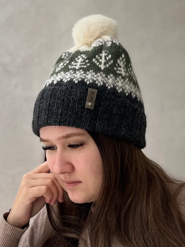 Knitted jacquard pompom hat