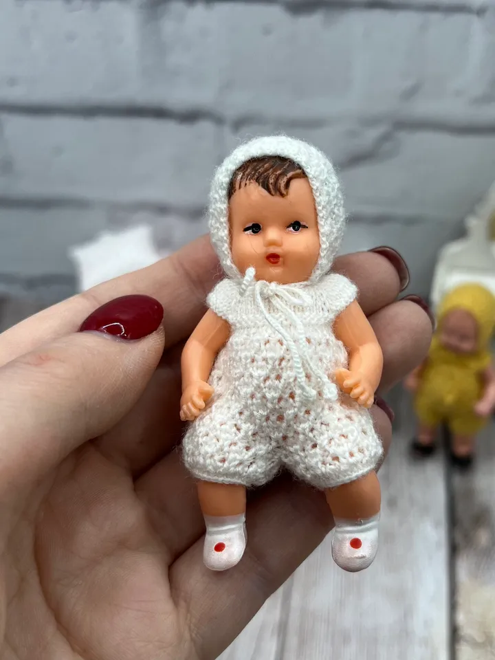 Miniature knitting doll clothes for 2.7 inch german Ari doll