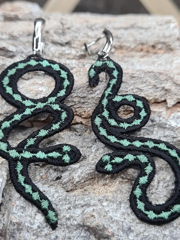 Machine embroidery design of snake earrings FSL