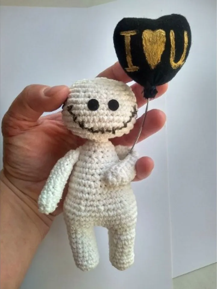 A Meaningful Gift for Your Loved Ones -Crocheted Zombie Doll with Balloon I love u