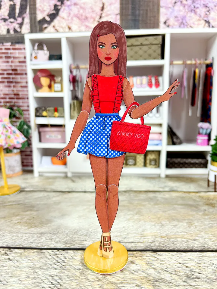 Printable paper doll with summer clothes