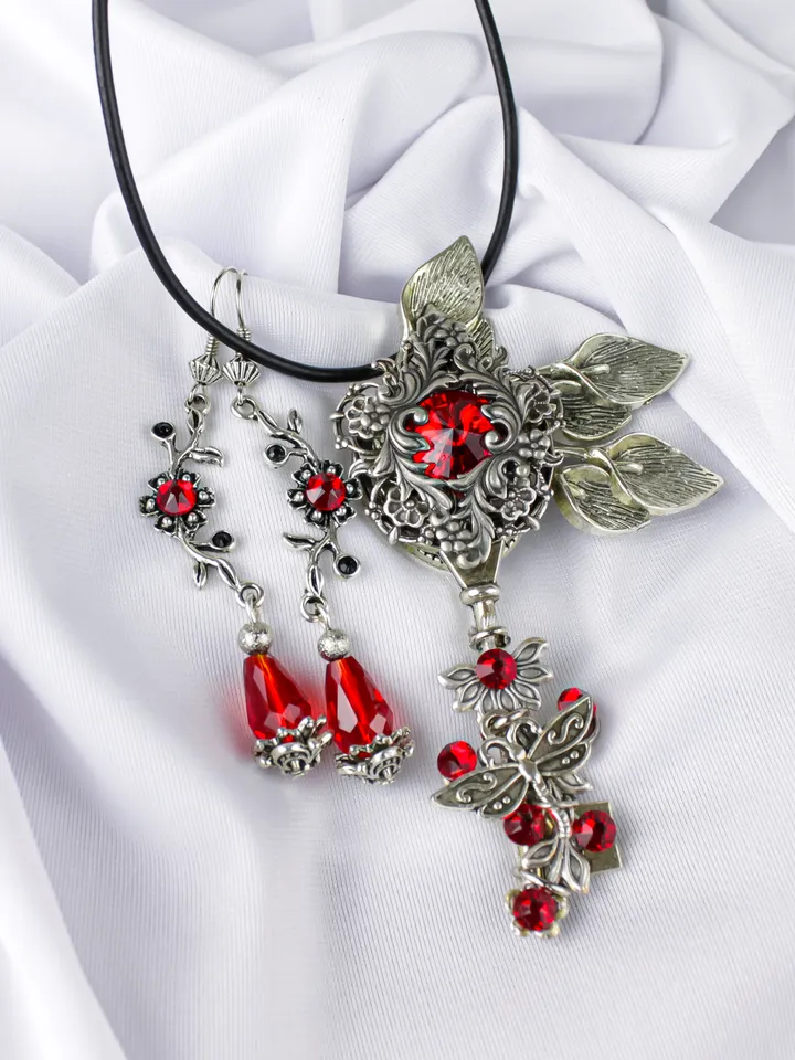 Red Swarovski Gothic Jewelry Set - Vintage Fantasy Necklace & Earrings