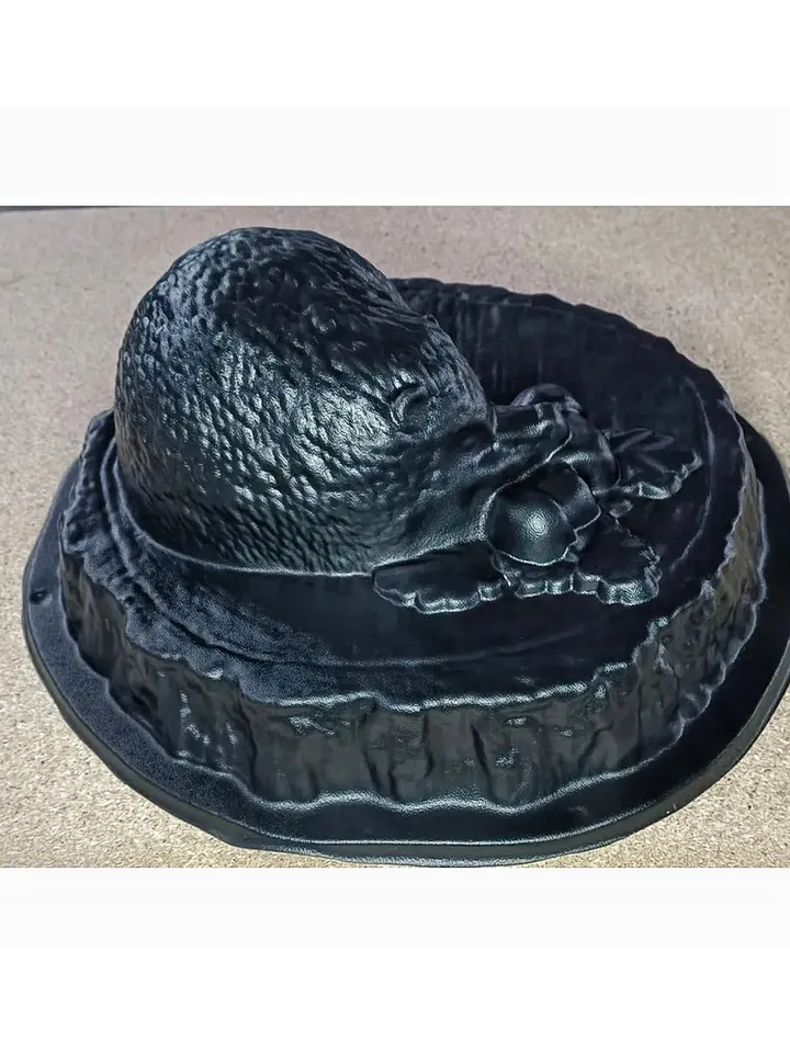 Plastic Hedgehog mold for pouring concrete and gypsum DIY