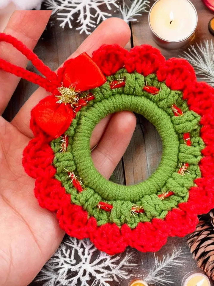 Christmas Crochet Wreath Ornament PDF Pattern – Easy DIY Holiday Decoration, Red & White Crochet Wreath with Pearls and Bow