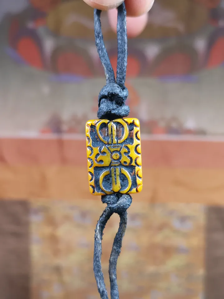 Yak Bone Carved Dorje Vajra Pendant Badge,Gandhanra Tibetan Buddhist Amulet,30 Years Old,0.87"