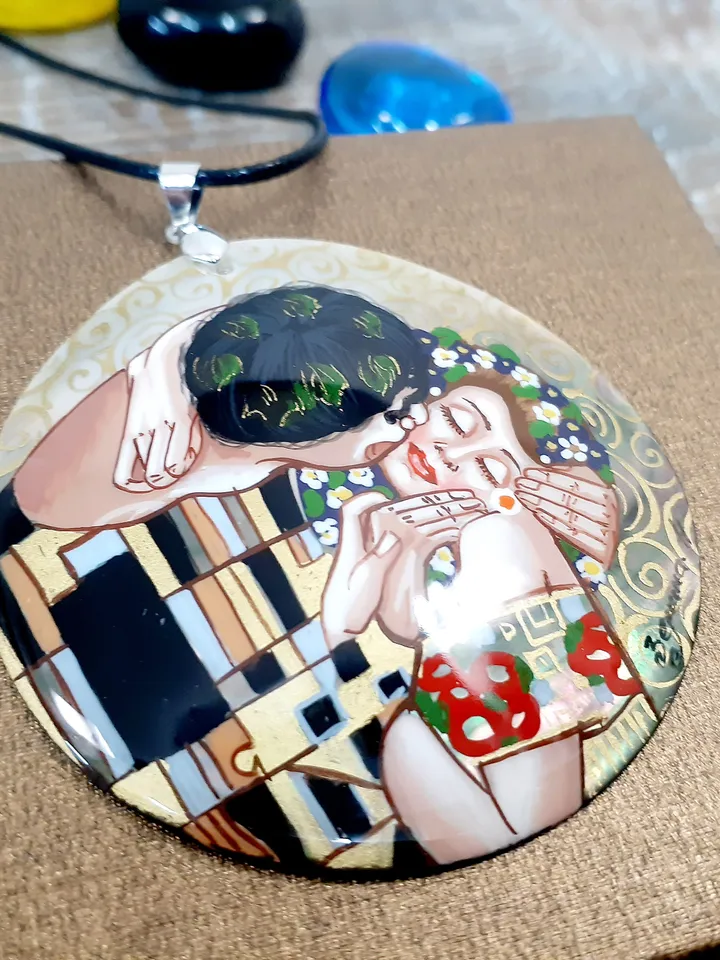 Pearl pendant necklace: The Kiss by Gustav Klimt painted on mother of pearl pendant • Aesthetic gift jewelry for passion couple in love