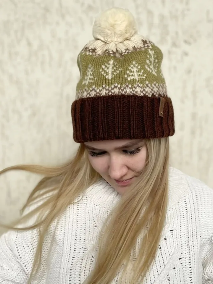 Warm pompom hat