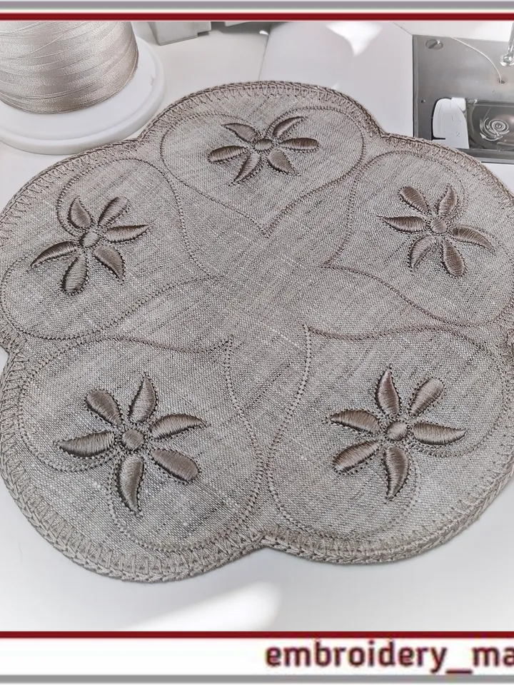 In the hoop embroidery design napkin and wreath 2 designs