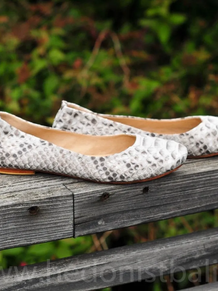 Python skin balet shoes | Woman flat shoes | exotic leather shoes | snake print flat mules | Genuine python gray flat shoes | elegant shoes