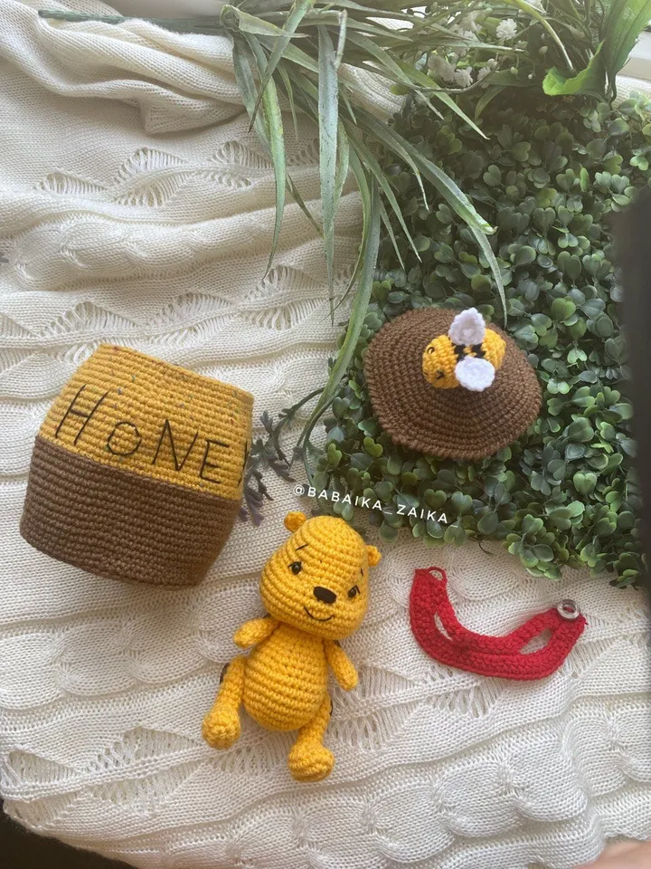 PDF Crochet Pattern Winnie the Pooh in a honey Pot, Small Toy Pattern, Animal Pattern, Amigurumi teddy bear pattern, Crochet animal
