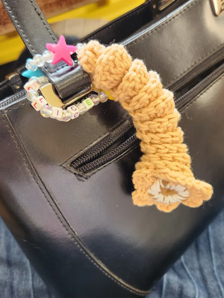 Sandworm Crochet Pattern for Beginners, DIY Keychain & Bag Charms PDF in English, French, German