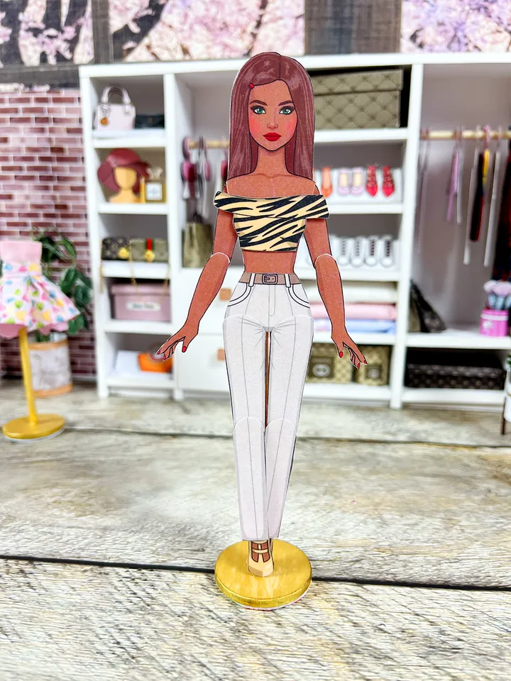 Printable paper doll with summer clothes