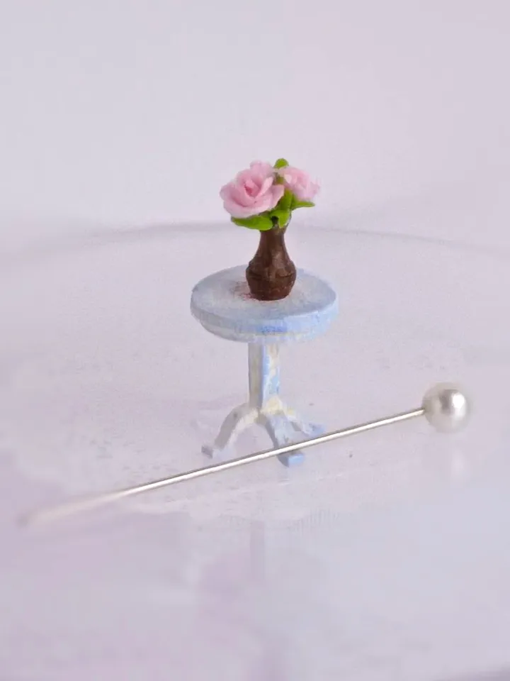 Miniature: three pink roses in a vase for a dollhouse in 1/48 and 1/24 scale