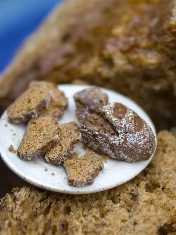 TUTORIAL Miniature brown bread with polymer clay