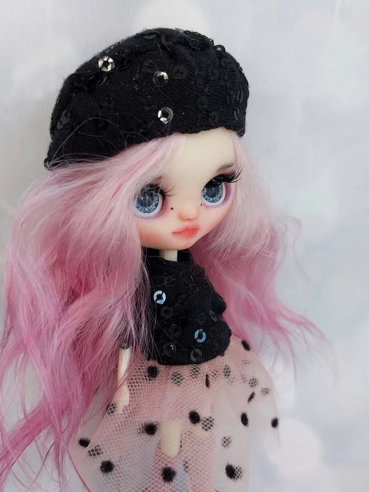 Petite Blythe doll with pink hair