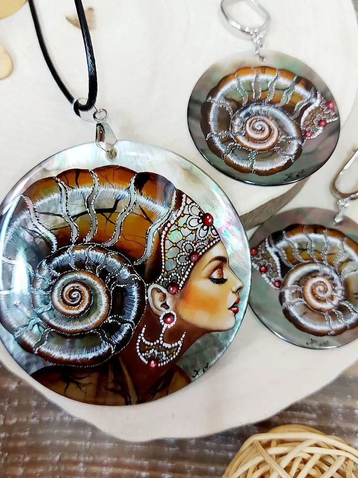 Nacre set necklace pendant and pearl earrings "Queen Ammonite". Mother-of-pearl. Hand-painted on shell. Hand painted miniature Jewelry