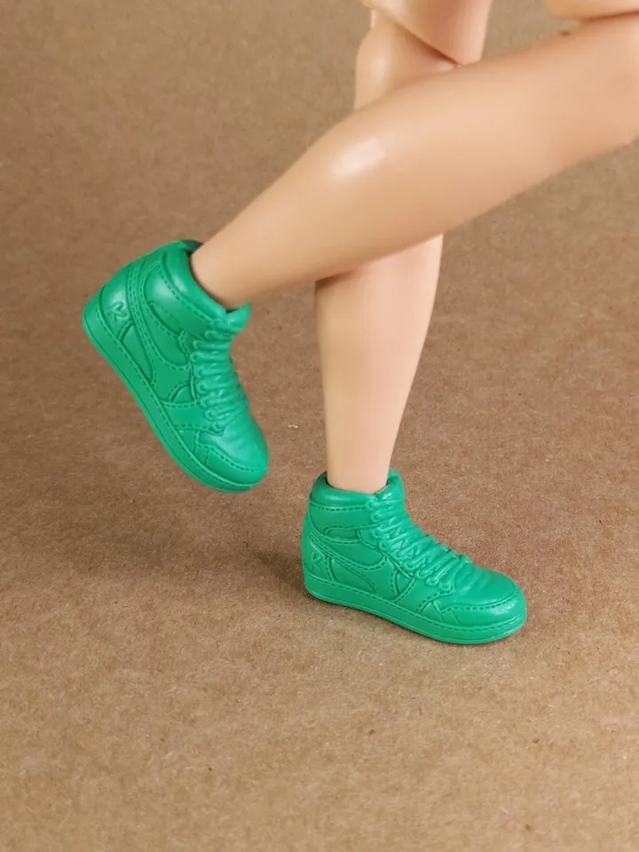 Classic green high top sneakers for 1/6 scale male dolls