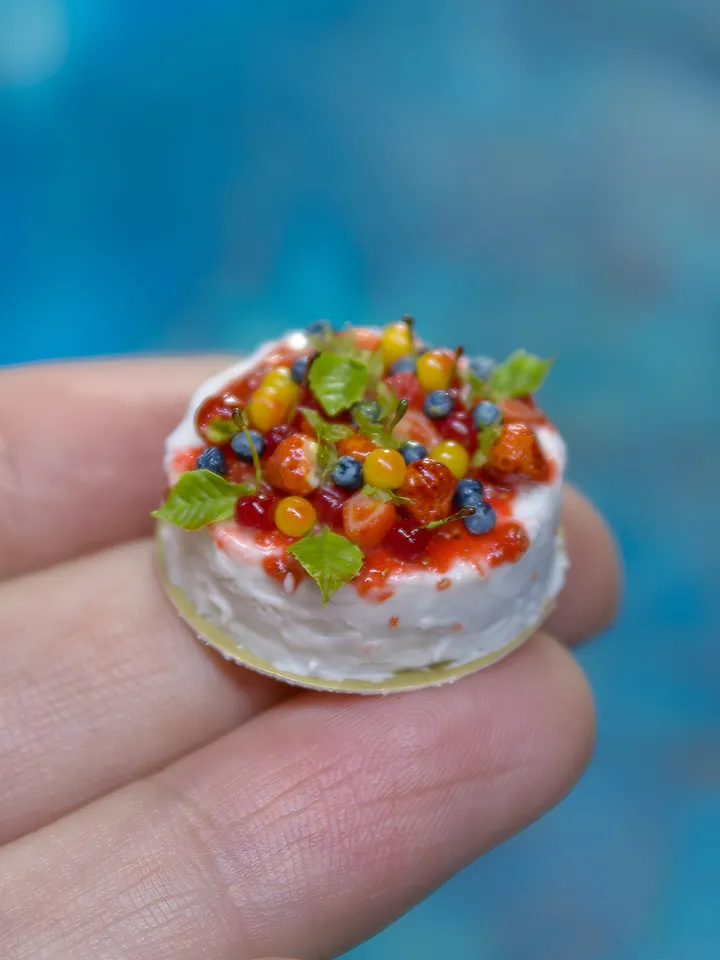 MINIATURE cake with berries on a gold cardboard stand  2