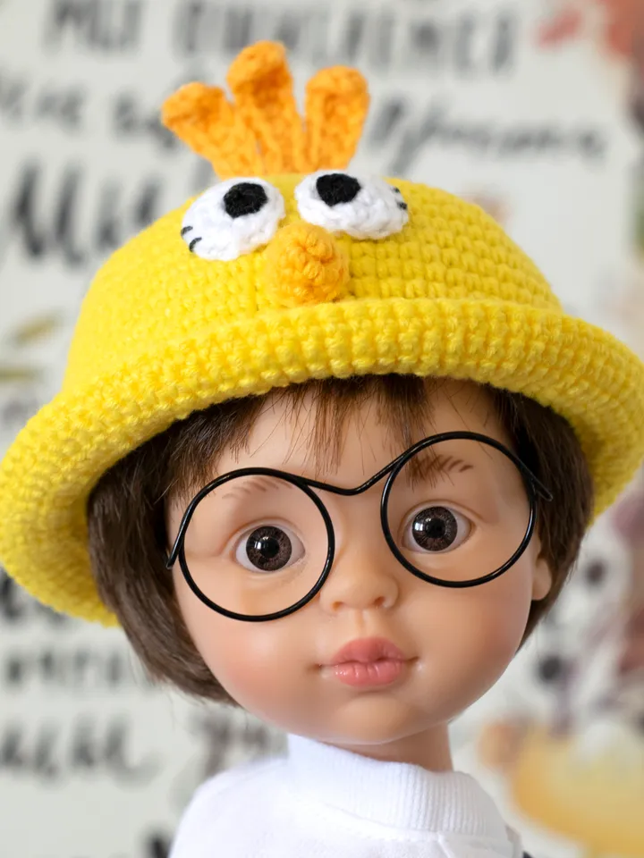 Crochet chicken hat for Paola Reina doll, Meadowdoll Dumpling, Siblies Ruby Red, Little Darling for Easter
