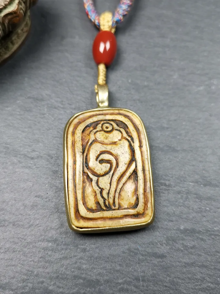 Gandhanra Old Tibetan Buddhism Kapala Amulet,Conch Shell Shankha Pendant ,46mm × 25mm