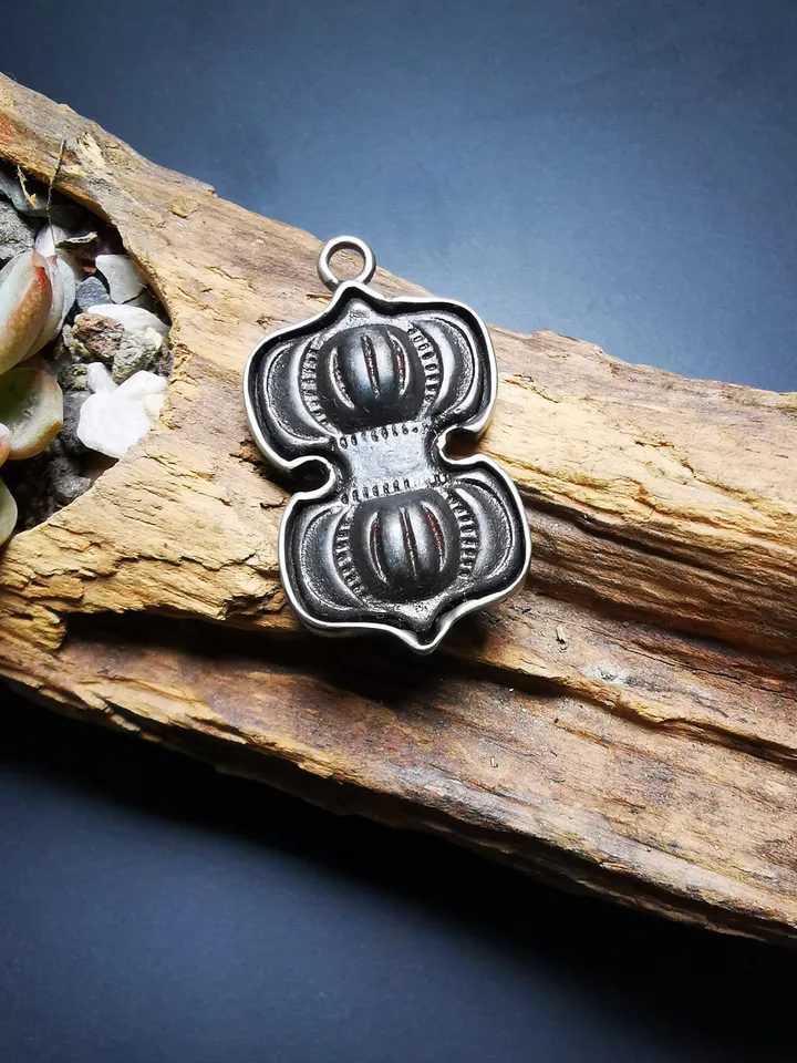 Gandhanra Antique Tibetan Buddhist Protective Pendant,Vajra Dorje Amulet (Vajrayana) ,the Protector of Buddha, inlaid with Sliver