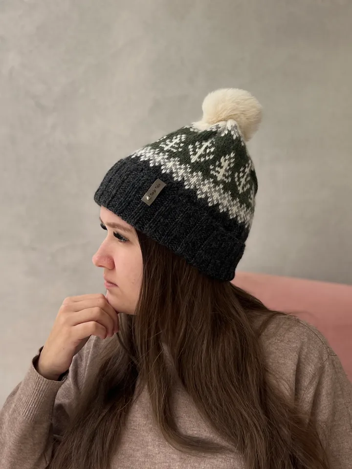 Knitted jacquard pompom hat