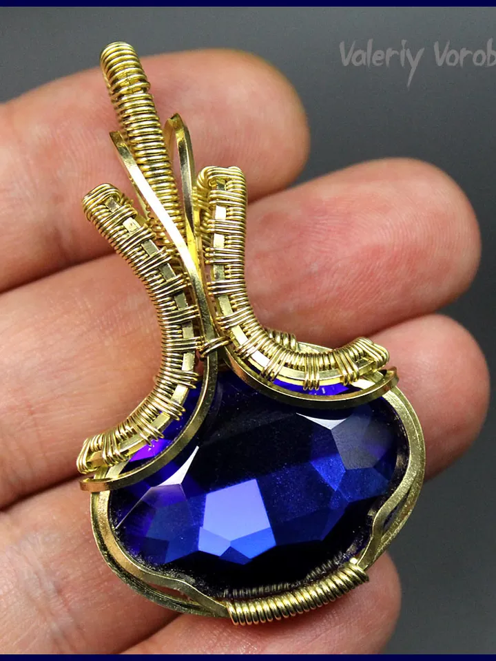 Handmade pendant made of brass wire and cut glass.