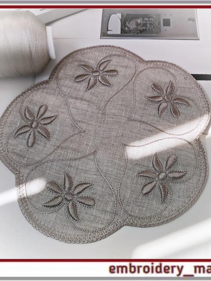 In the hoop embroidery design napkin and wreath 2 designs