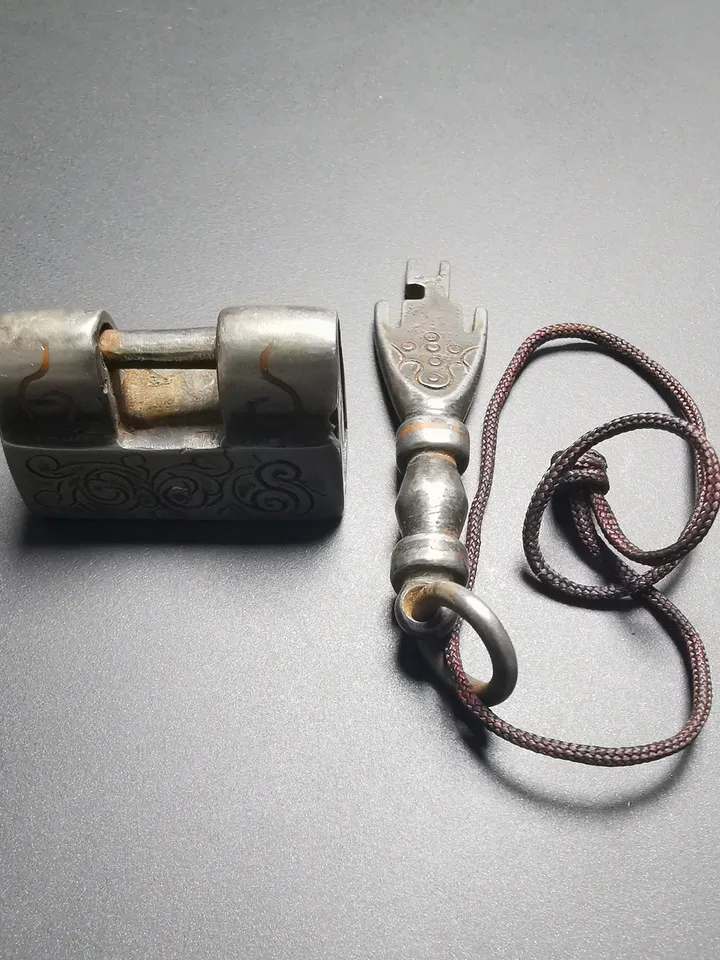 Gandhanra Handmade Antique Design Iron Padlock Amulet From Tibetan, Prefect Mini Lock for Home Decor / Suitcase